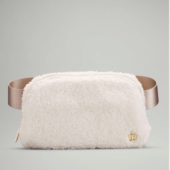 lululemon athletica Handbags - NWT LULULEMON Everywhere Fleece Belt Bag